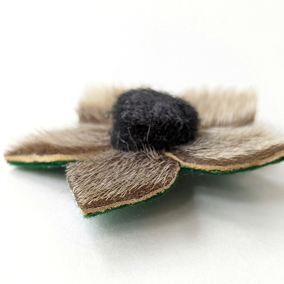 Vintage Handmade Inuit Real Fur Flower Brooch Made in Canada Indigenous Folk Art - Picture 6 of 12